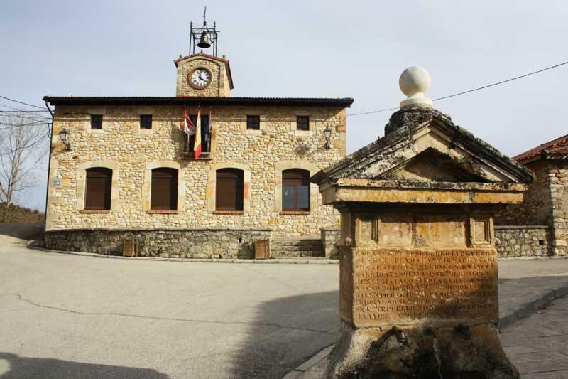 Casa De Pueblo Con Merendero Alquilable Opcionalmente Casarejos Exterior photo